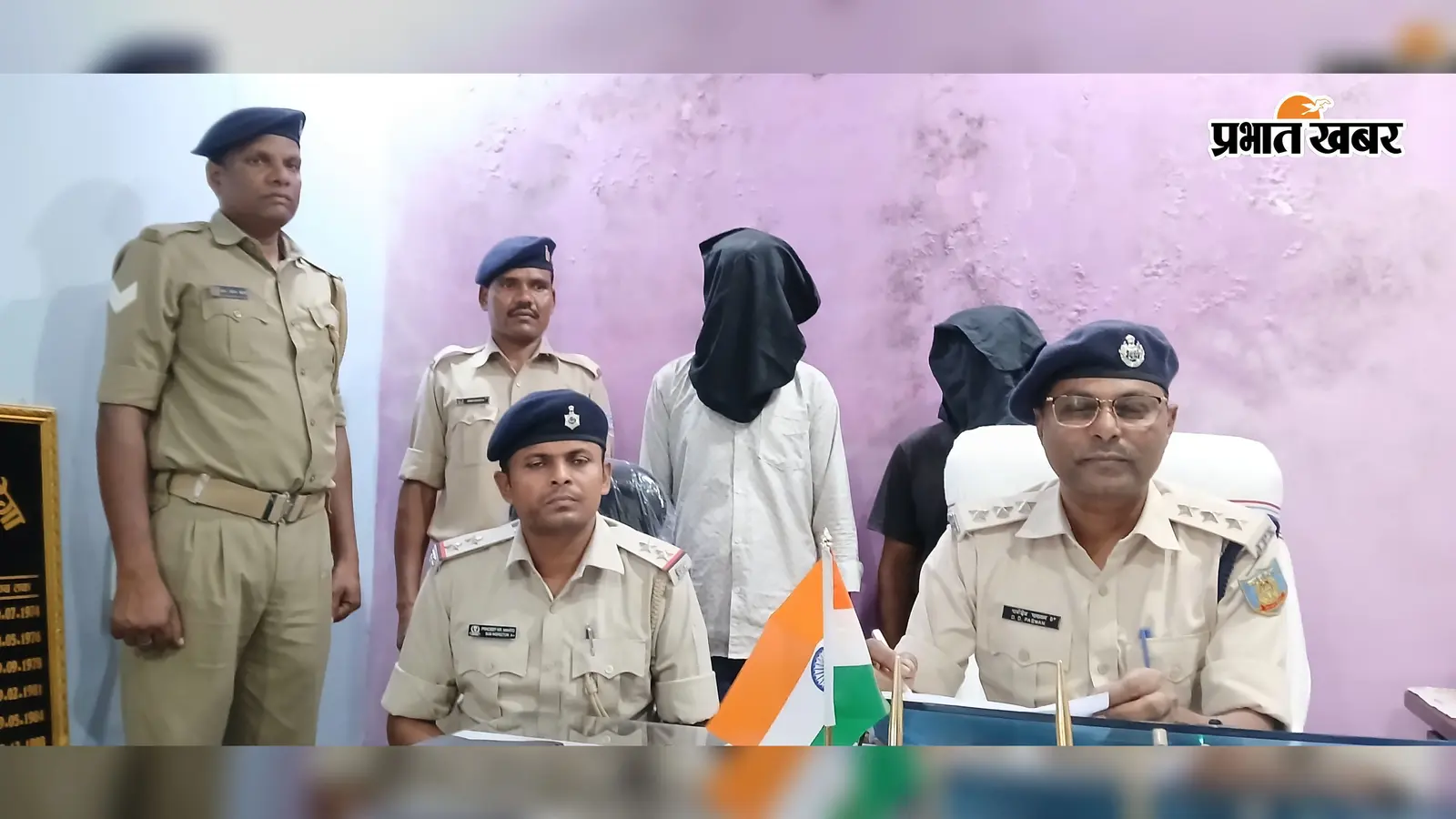 Simdega News: सिमडेगा में गोवंशीय पशु तस्करी का खुलासा, दो गिरफ्तार; पिकअप समेत 3 पशु जब्त
