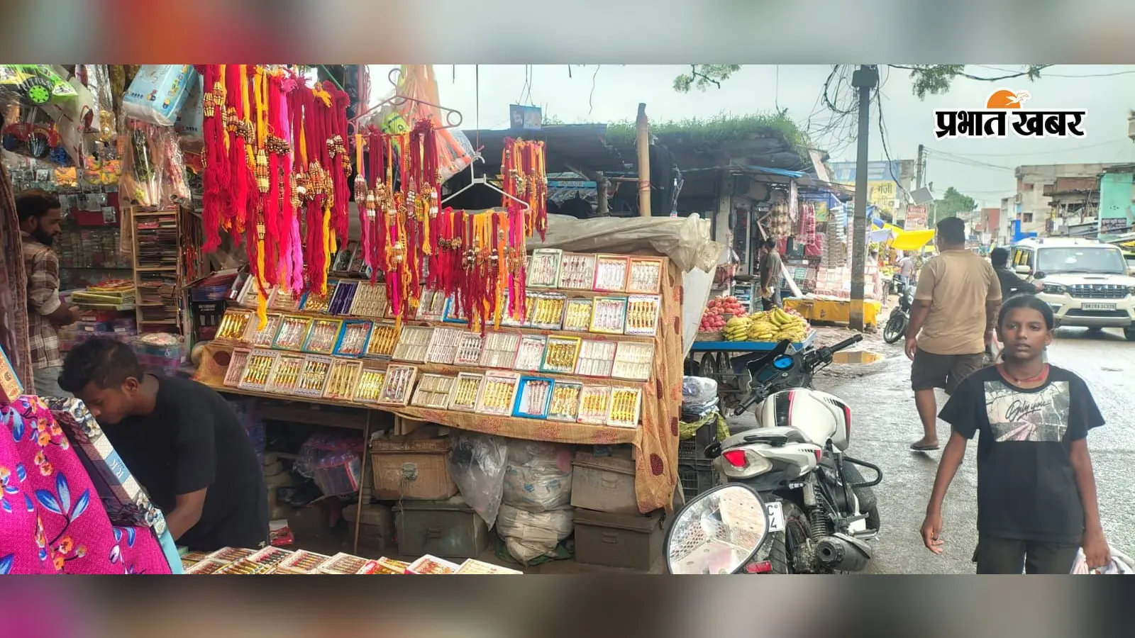 गोपालगंज में रक्षाबंधन को लेकर बाजारों में बढ़ी रौनक, डिजाइनर और कार्टून राखियों की मांग