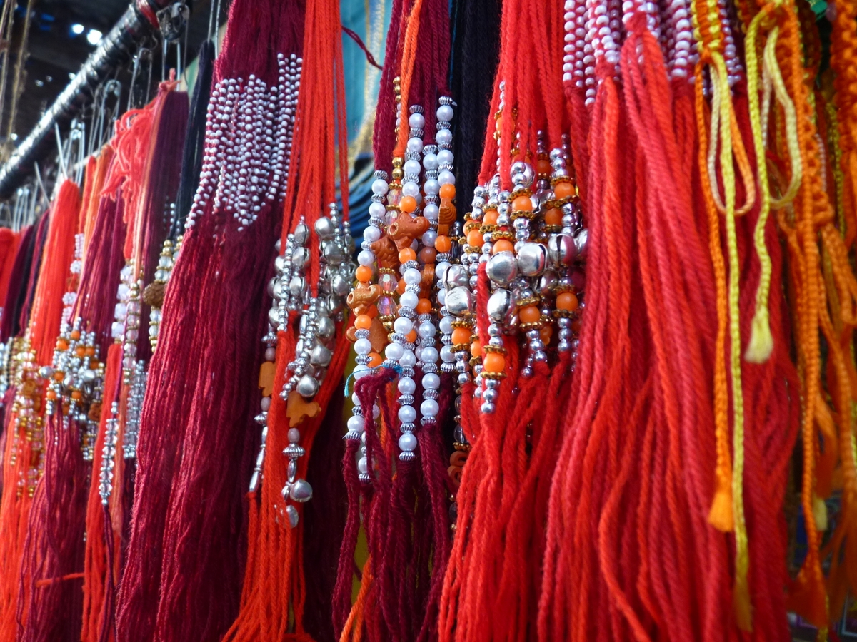 रक्षाबंधन पर बांधा जाने वाला रक्षा सूत्र (Image- Wikipedia)