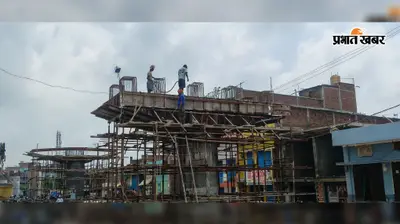 बक्सर: रघुनाथपुर ROB निर्माण में सुरक्षा मानकों की उड़ी धज्जियां, बिना हेलमेट और सेफ्टी बेल्ट के ऊंचे पिलरों पर काम कर रहे मजदूर