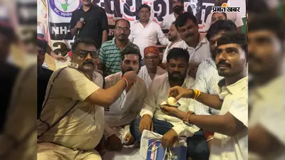 डुमरांव में छह दिन बाद खत्म हुआ सड़क आंदोलन, प्रशासन के आश्वासन पर टूटी भूख हड़ताल