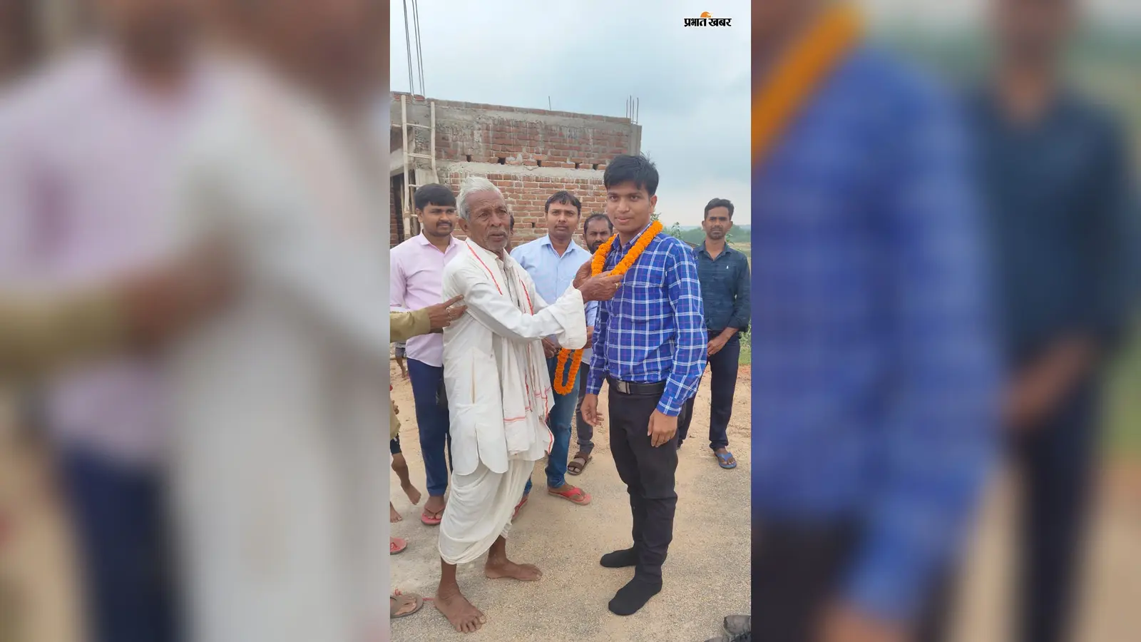 मजदूर के बेटे कमलेश बने केंद्र सरकार में अवर श्रेणी लिपिक, बरदघट्टी में खुशी की लहर