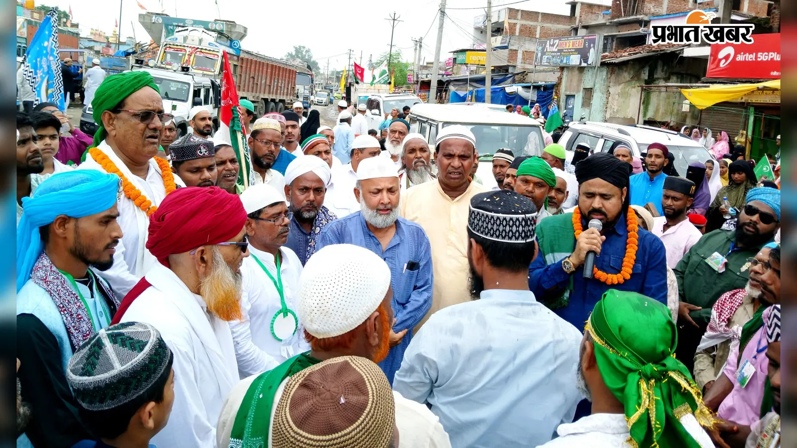 Hazaribagh: रोशनी से जगमगाईं मस्जिदें, सड़कों पर उमड़ा हुजूम; बरकट्ठा में धूमधाम से मना जश्न-ए-मिलादुन्नबी