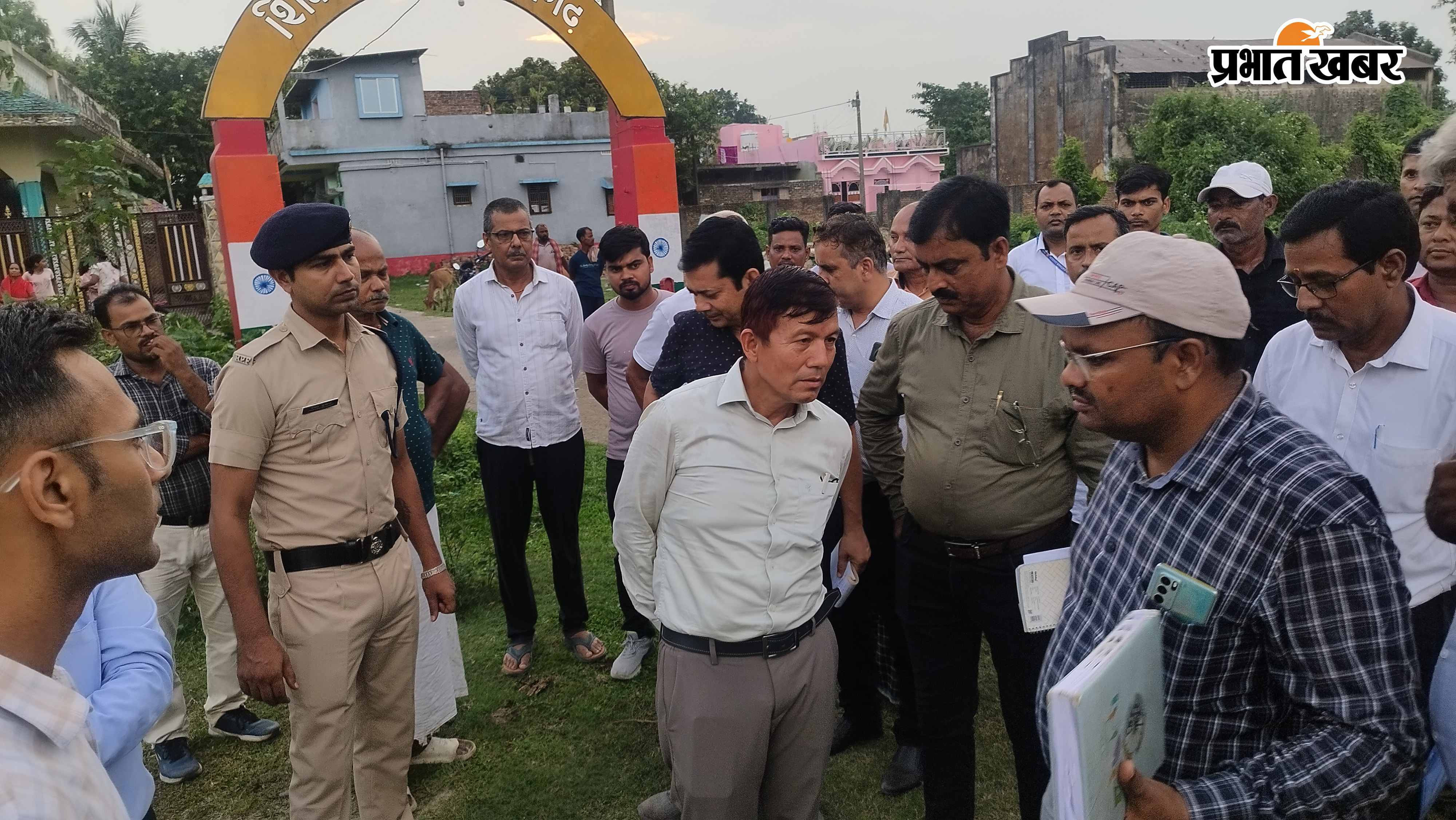 डीआरएम रेलवे स्टेशन का निरीक्षण किया | Prabhat Khabar Network