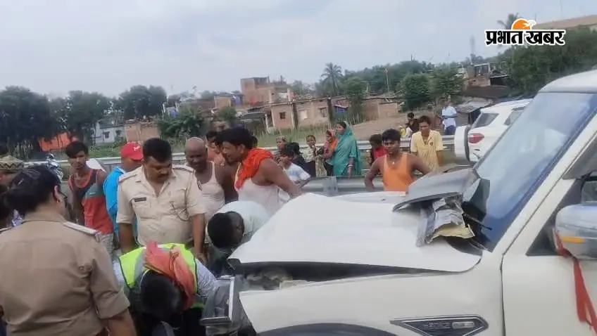तेज रफ्तार स्कॉर्पियो ने ऑटो में मारी जोरदार टक्कर, चालक गंभीर रूप से घायल
