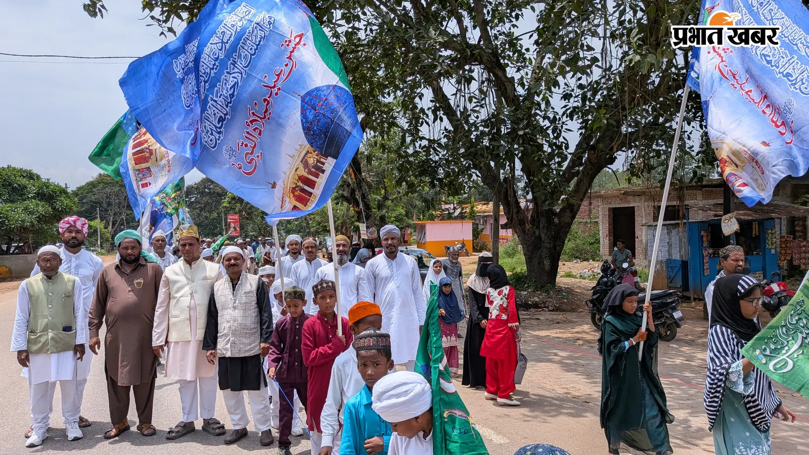 अकीदत के साथ निकला ईद-ए-मिलादुन्नबी का जुलूस, मक्का-मदीना की झांकी बनी आकर्षण