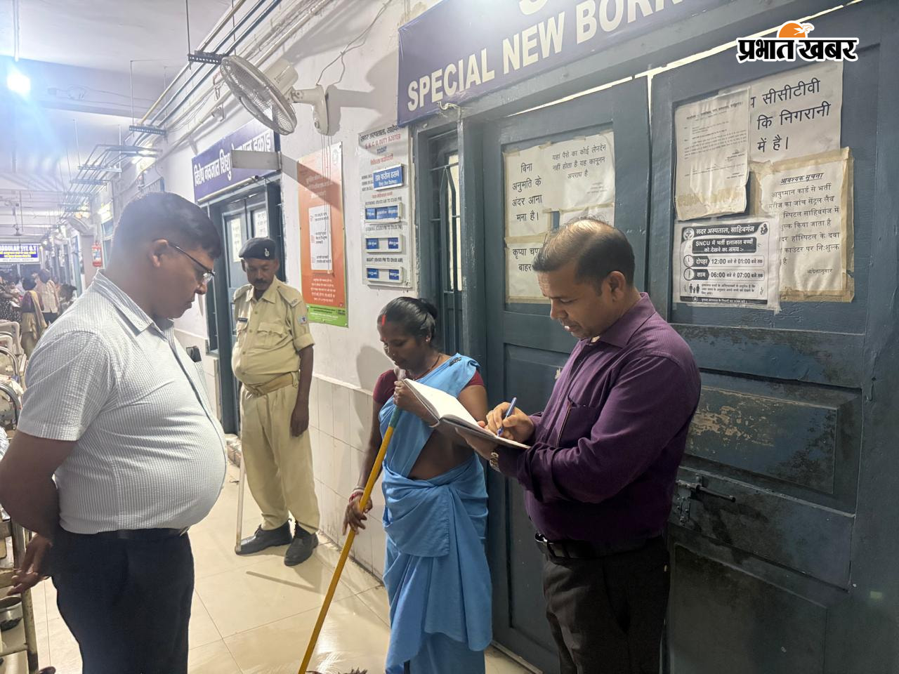 सदर अस्पताल का निरीक्षण करते आईटीडीए निदेशक | Prabhat Khabar Network