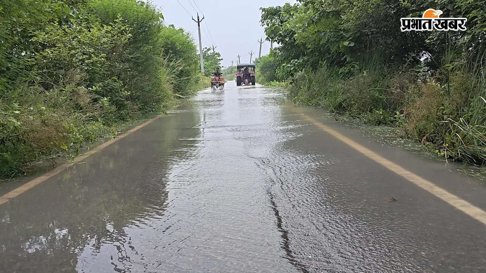 भोजपुर: गंगा के घटते जलस्तर से बड़हरा में राहत, 24 घंटे में 25 सेमी कम हुआ पानी; अभी भी खतरे के निशान से 17 सेमी ऊपर