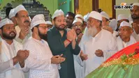 खानकाह मुजीबिया पहुंचे तेजस्वी यादव, चादरपोशी कर मांगी अमन-चैन की दुआ