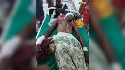 सो रहे पति पर हसिया से दो वार, पत्नी पर गंभीर रूप से घायल करने का आरोप