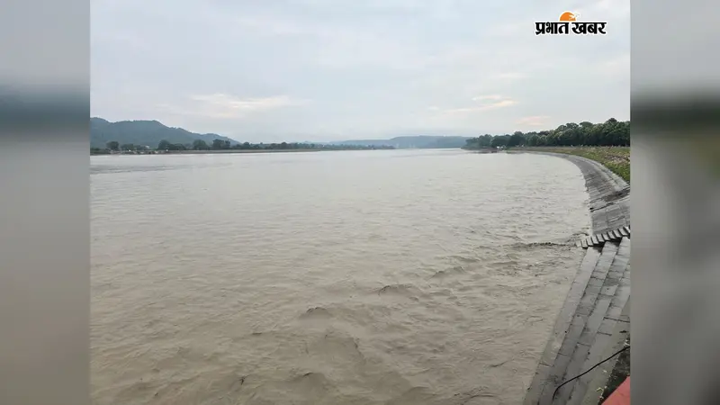 नेपाल बाढ़ अपडेट: रात में गंडक का रौद्र रूप, भोर होते राहत, 1.50 लाख से सीधे 81.8 हजार क्यूसेक पर आया पानी