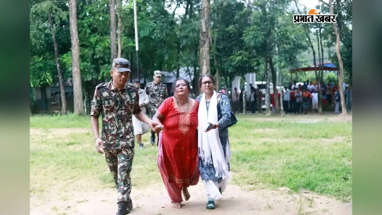 नेपाल बाढ़ का कहर: सड़क संपर्क टूटा, दूसरे दिन भी हेलीकॉप्टर से युद्धस्तर पर राहत-बचाव अभियान जारी