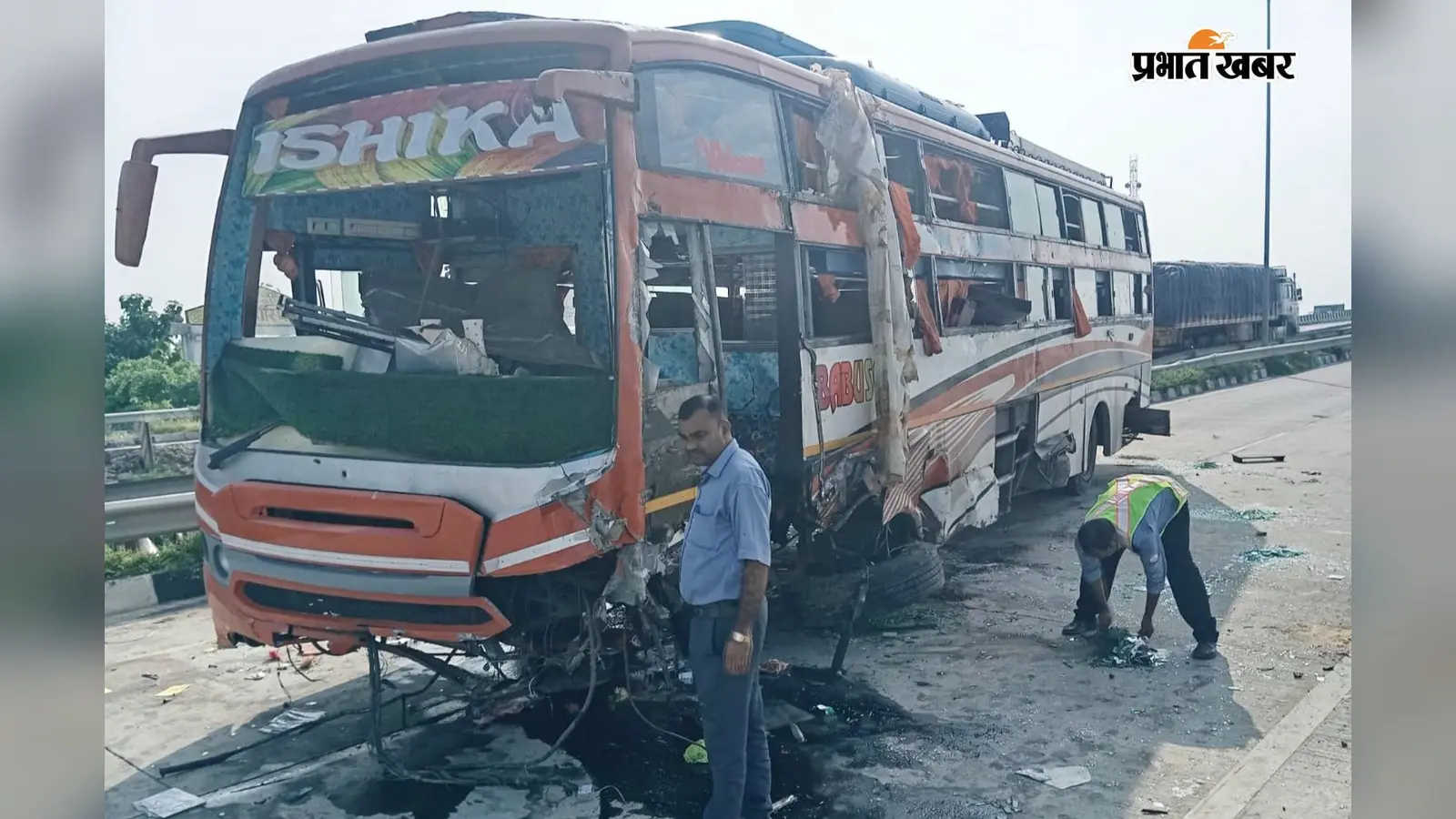 औरंगाबाद : पश्चिम बंगाल से आगरा जा रही बस NH-19 पर पलटी, ताजमहल देखने जा रहे 13 पर्यटक घायल