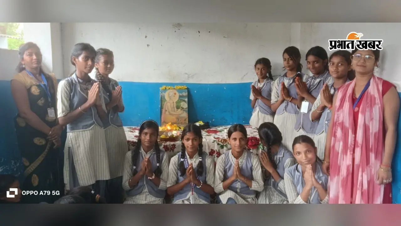 लिटिल फ्लावर एकेडमी में मनायी गयी तुलसीदास जयंती, विद्यार्थियों को दी गयी जानकारी