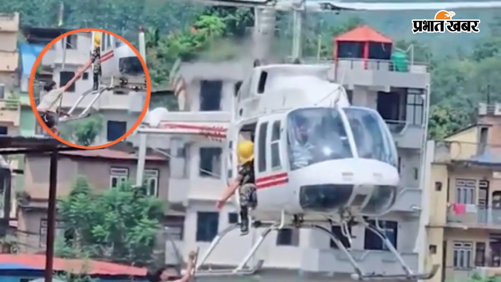 Video : नीचे तबाही, ऊपर हेलिकॉप्टर... छत पर फंसे शख्स पर पड़ी नेपाली आर्मी की नजर
