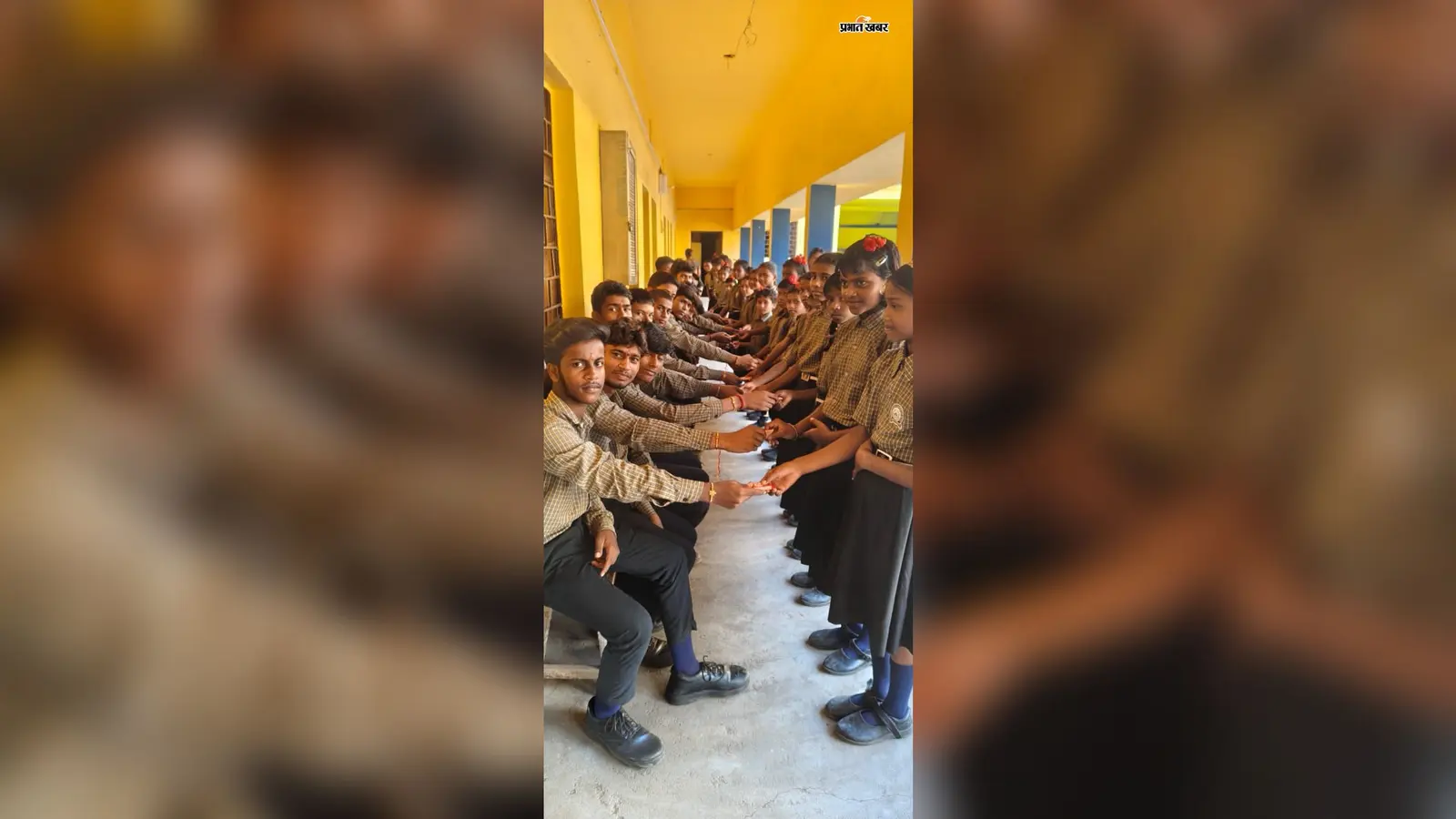 स्कूल में बंधी भाई-बहन के प्रेम की डोर: गोड्डा में छात्राओं ने छात्रों की कलाई पर बांधी राखी