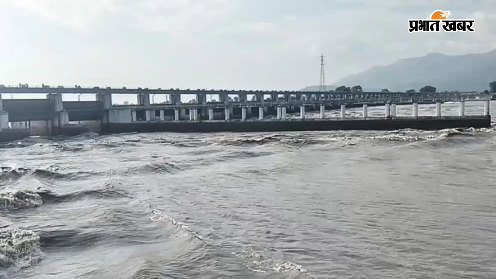 नेपाल की बाढ़ के बाद गंडक में बढ़ा पानी, बैराज से 3 बार छोड़ा गया, 3 मीटर तक उठ सकती हैं लहरें, CM सम्राट ने क्या कहा?