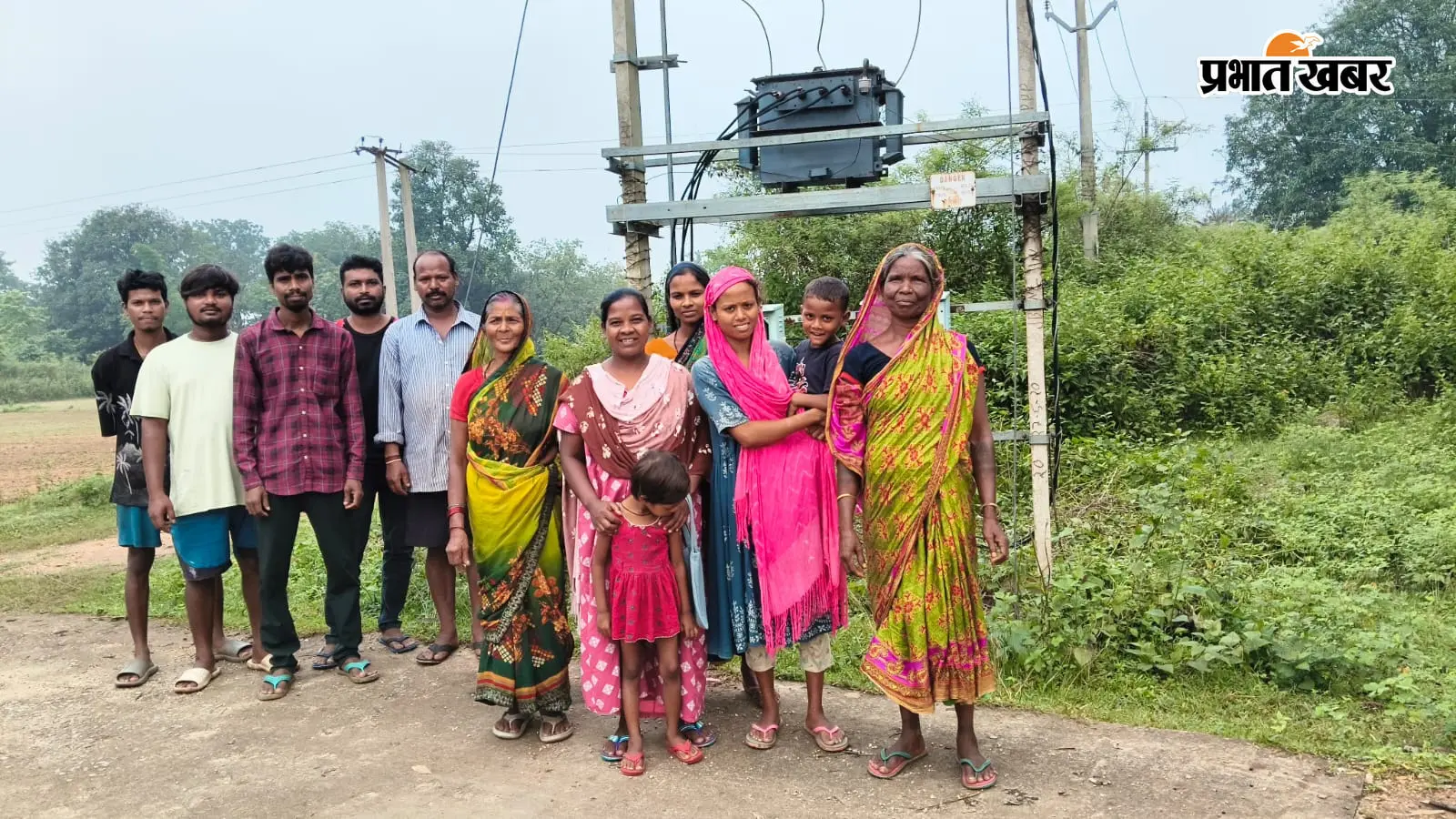 सिमडेगा की इस बस्ती में कई महीनों बाद लौटी बिजली, नया ट्रांसफार्मर लगने से ग्रामीणों में खुशी
