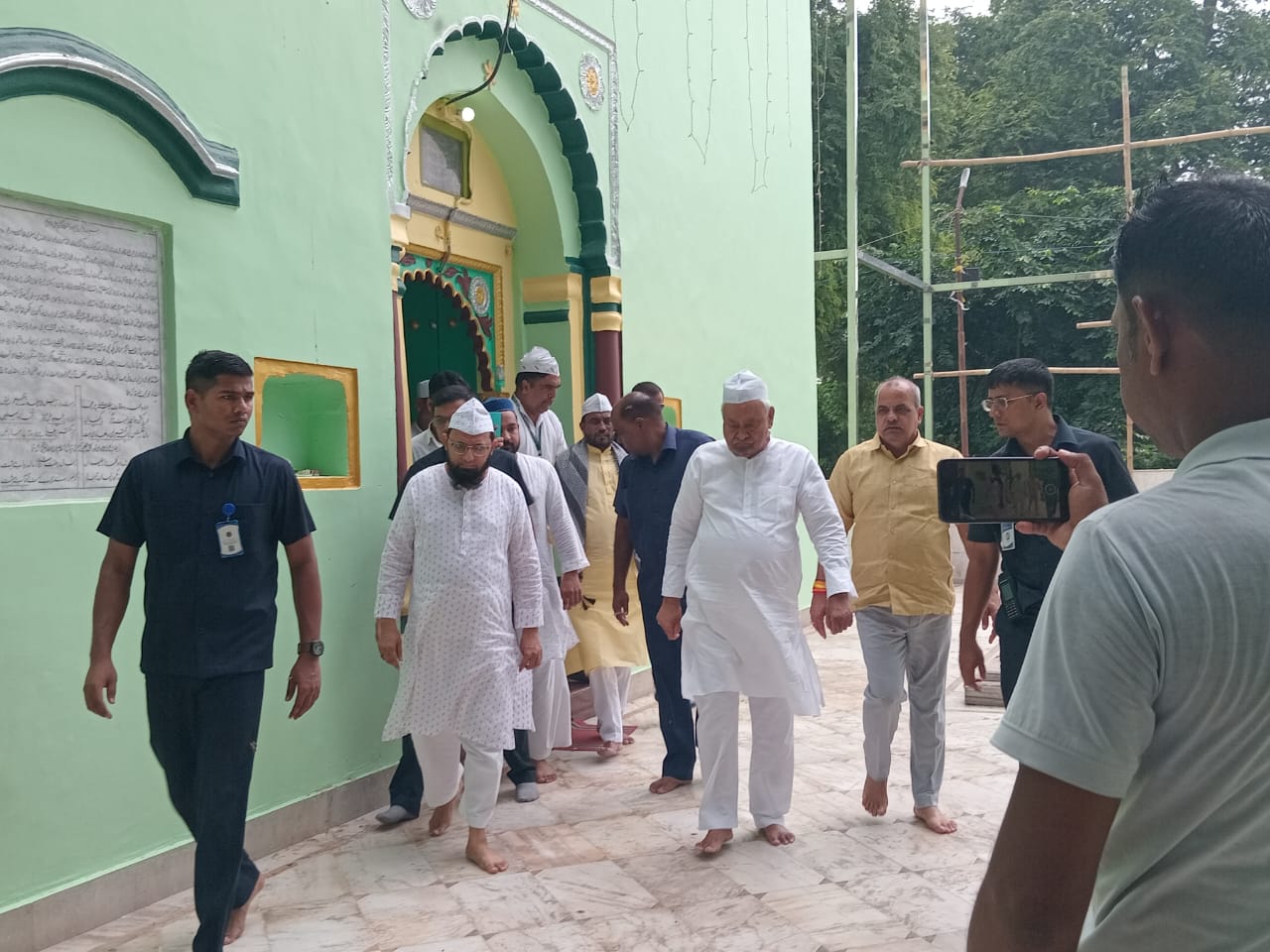 नीतीश कुमार और अन्य 