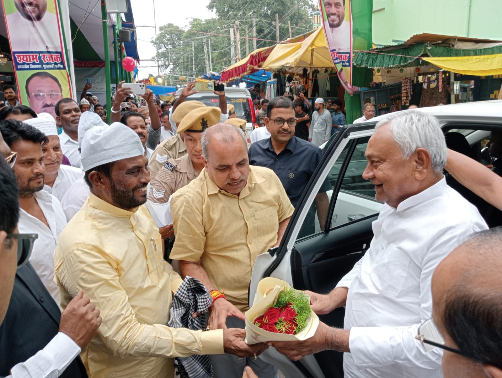 विधायक श्याम रजक ने किया स्वागत