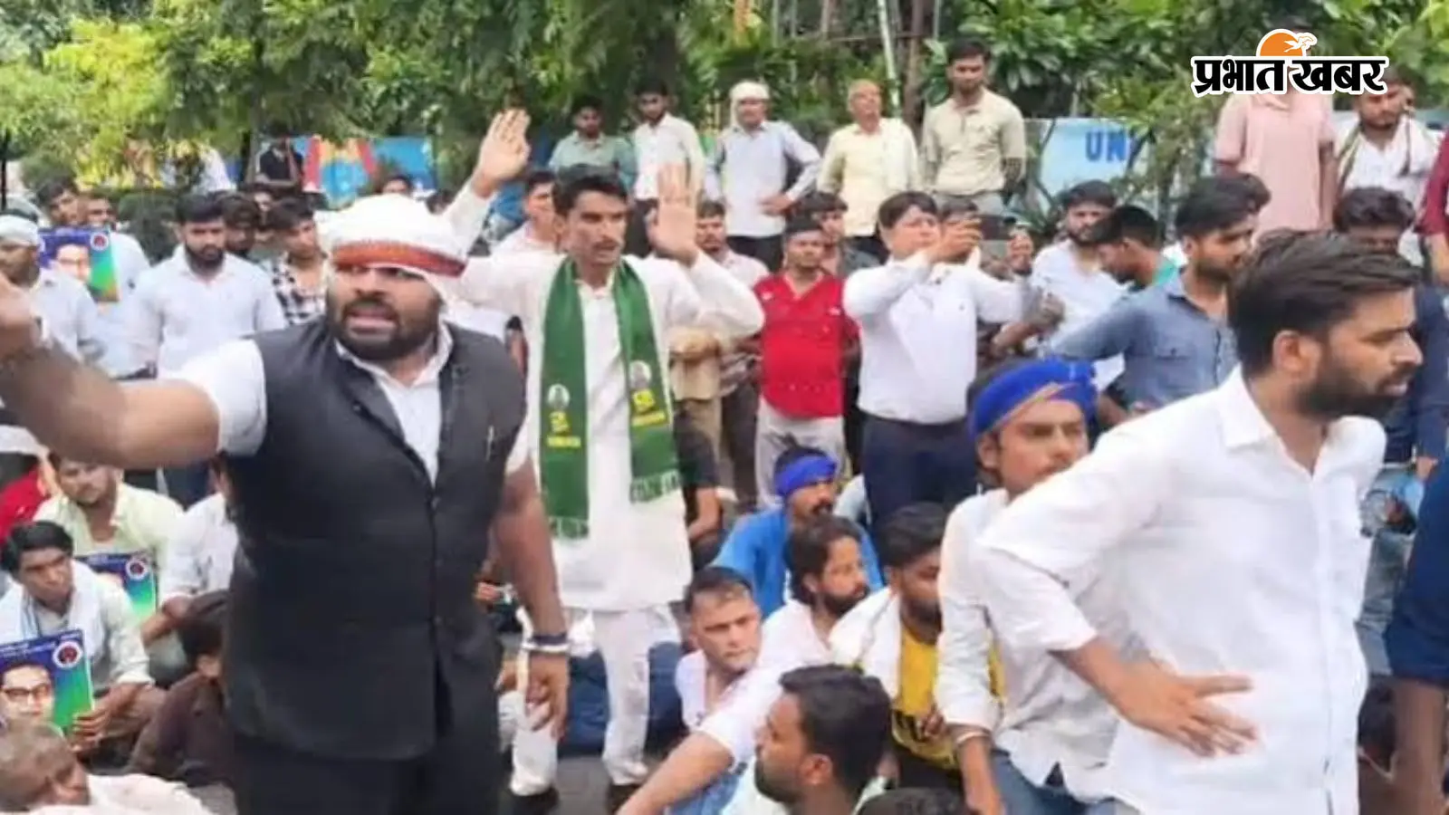 मेरठ में धरना जारी: रवि गौतम ने बुलाई विशाल महापंचायत, पूर्व पुलिस अफसरों पर कार्रवाई की मांग