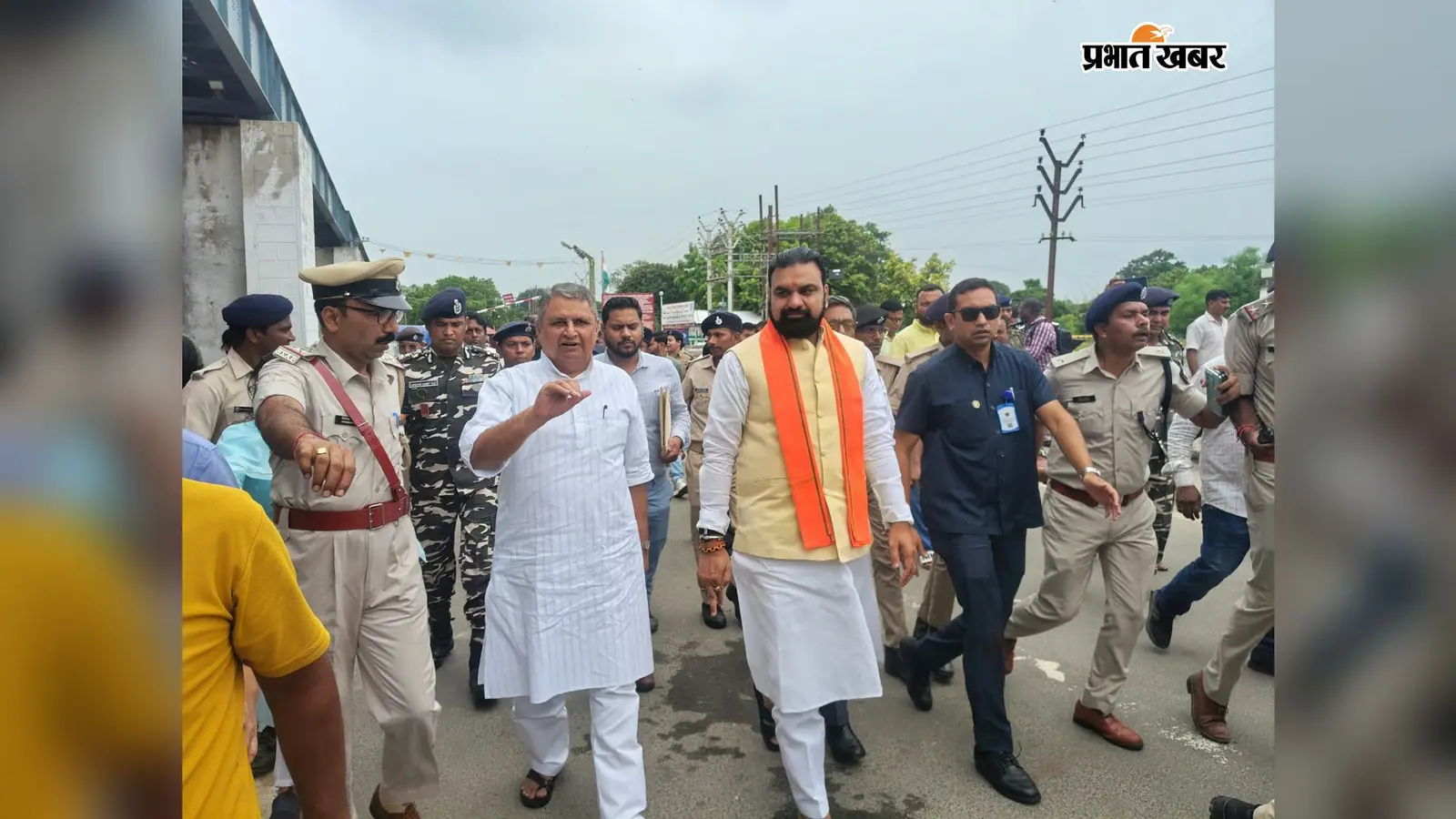 बाढ़ अलर्ट के बीच बगहा पहुंचे सीएम सम्राट, गंडक और सीमावर्ती इलाकों का लिया जायजा