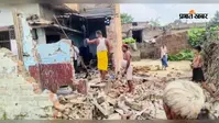 मझौलिया में गैस रिसाव से घर में धमाका, छज्जा उड़ा, आग की चपेट में आकर गृहस्वामी झुलसे