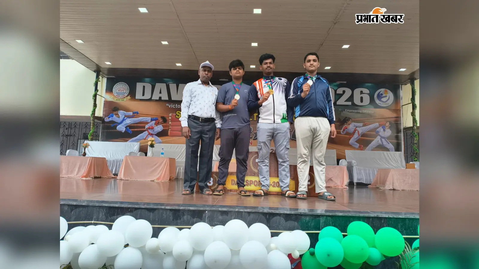 कराटे में डीएवी बरोरा ने लहराया परचम, शुभम मंडल ने जीता स्वर्ण; दो खिलाड़ियों को रजत