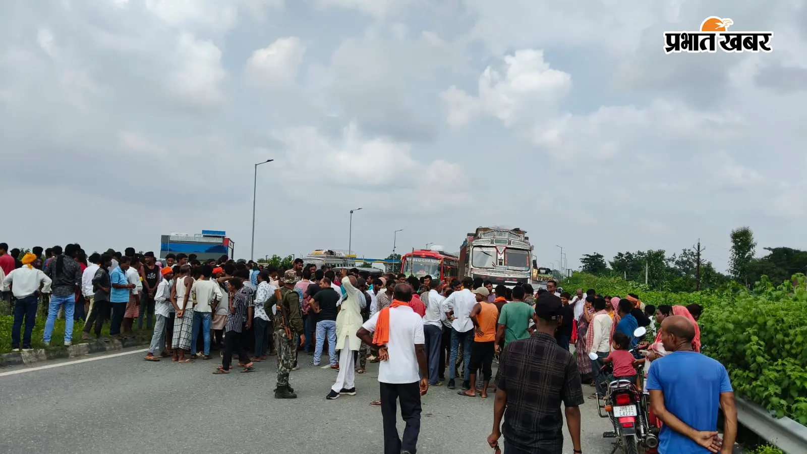 Palamu News: जल यात्रा में शामिल 8 साल की बच्ची को पिकअप ने कुचला, मौत के बाद NH-139 जाम; मुआवजे पर अड़े ग्रामीण