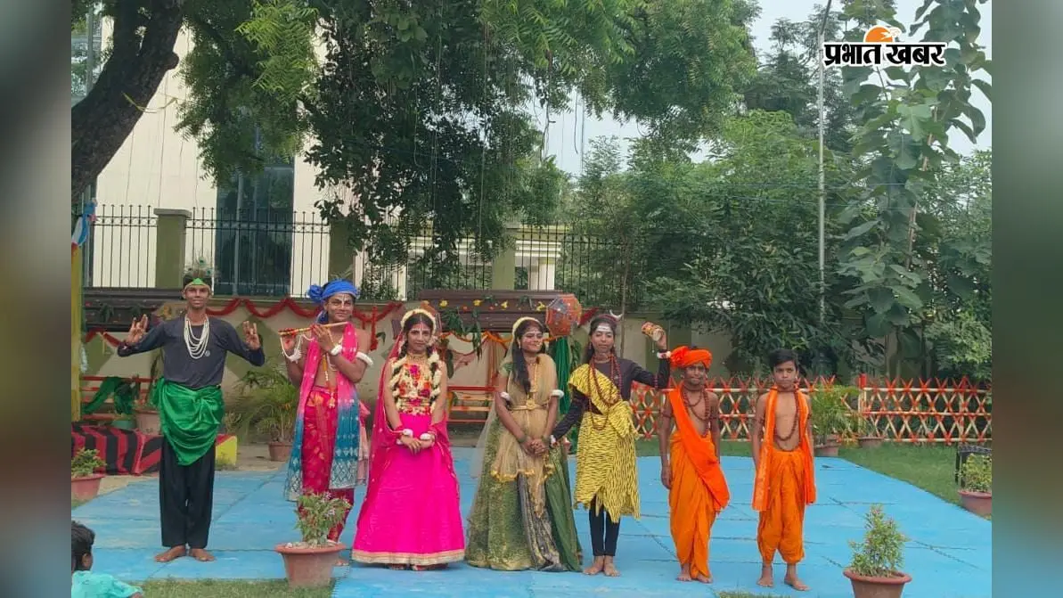 हरे परिधान, हाथों में मेहंदी और पारंपरिक झूले... सारण के किलकारी में बच्चों ने मचाया सावन उत्सव का धमाल!