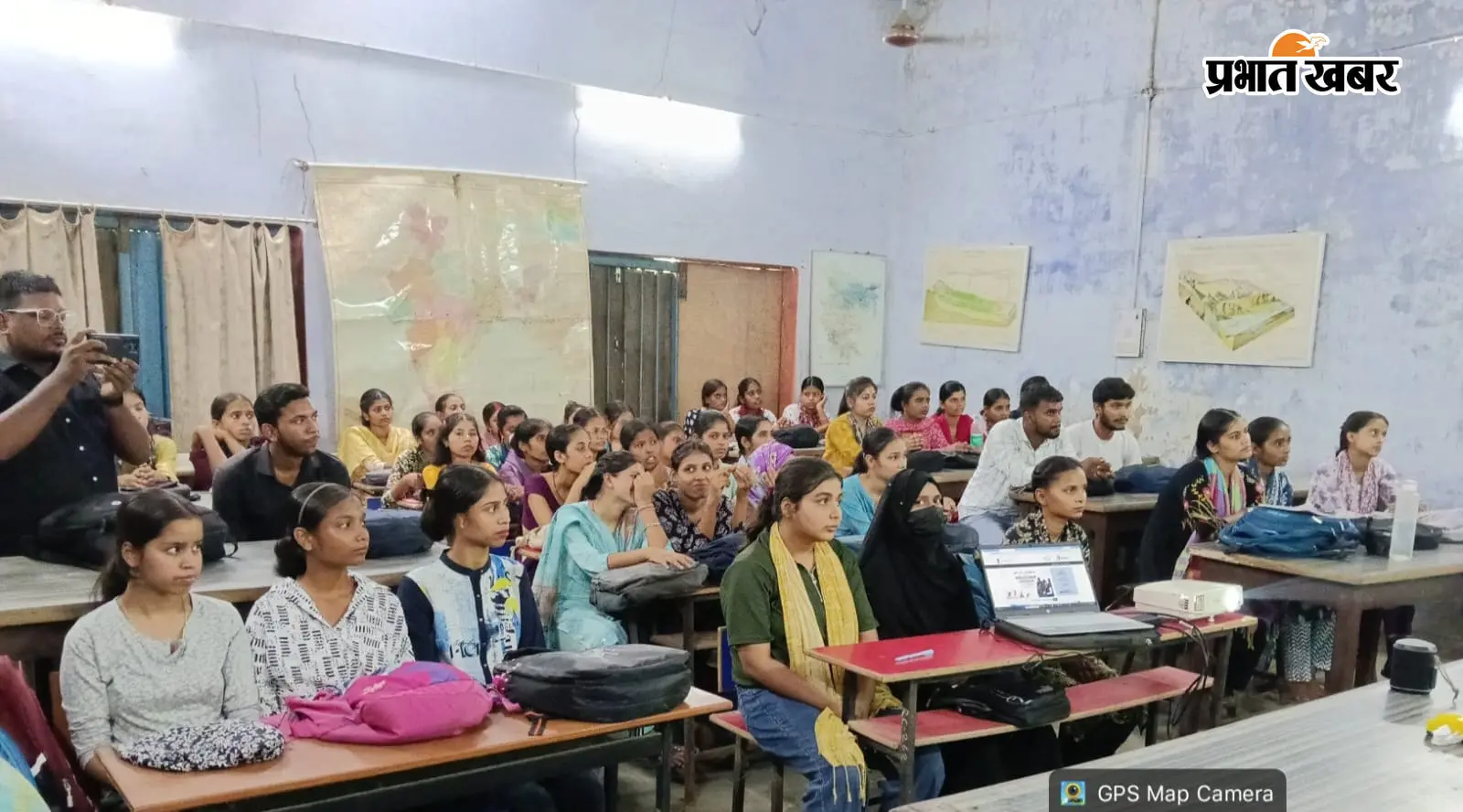 छपरा राजेंद्र कॉलेज में राष्ट्रीय खेल दिवस पर युवा कनेक्ट कार्यक्रम, विद्यार्थियों ने देखा पीएम मोदी का लाइव संबोधन