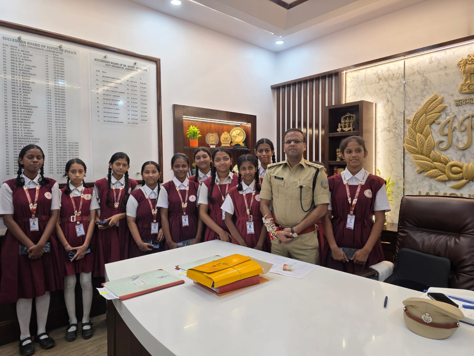 छात्रों के साथ SSP