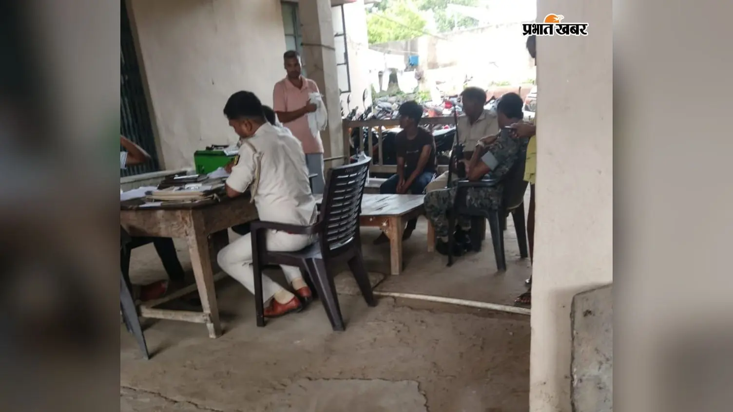 नोखा में दिनदहाड़े वृद्ध महिला से 80 हजार की छिनतई, भाग रहे दो संदिग्धों को लोगों ने दबोचा,70 हजार बरामद