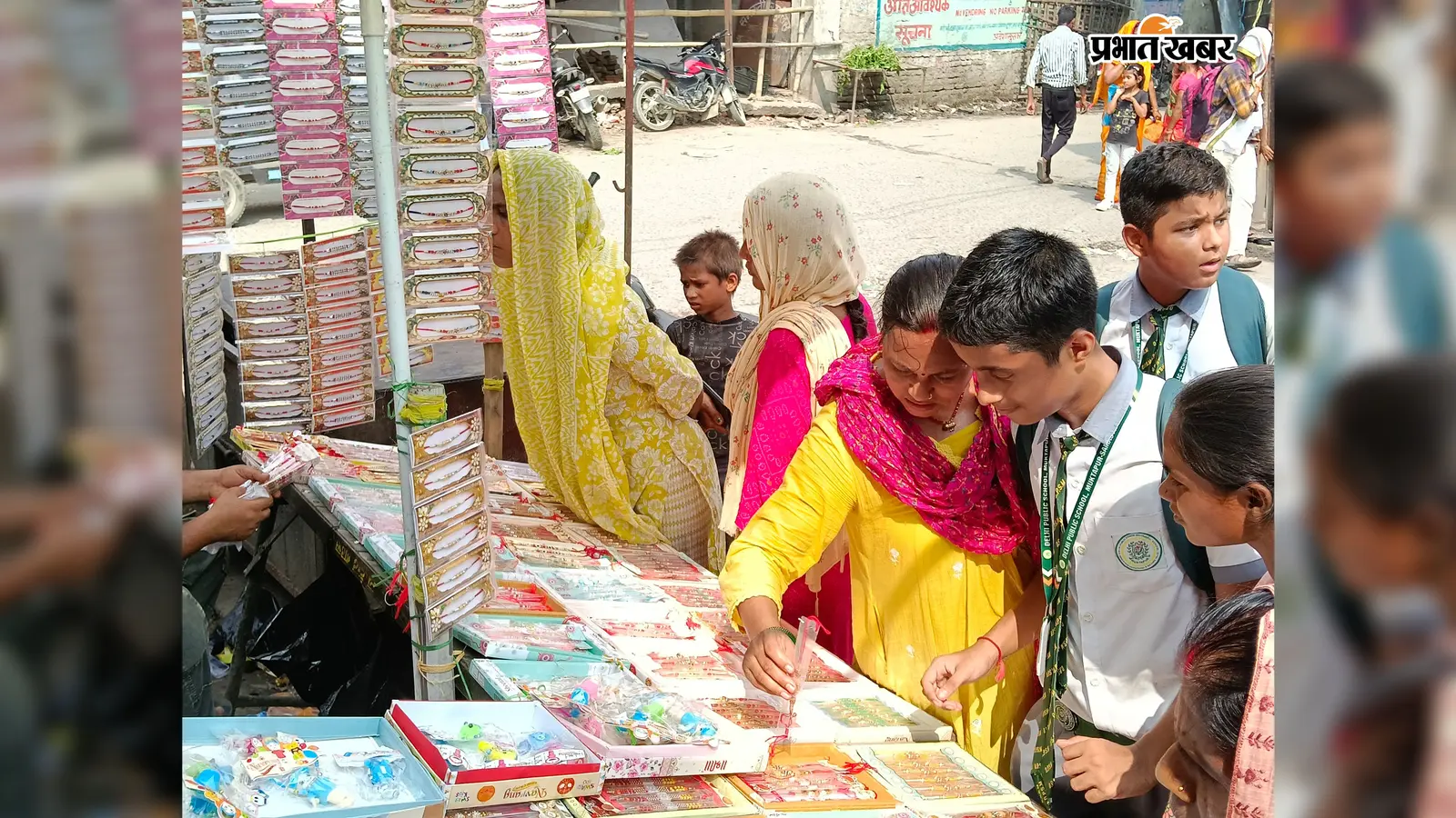 रक्षाबंधन को लेकर समस्तीपुर के बाजारों में उमड़ी भीड़, राखी और मिठाइयों की जमकर खरीदारी