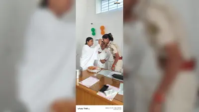 गोपालगंज के थावे थाना में पुलिसकर्मियों को बांधा रक्षा सूत्र, ब्रह्माकुमारी बहनों ने दिया भाईचारे का संदेश