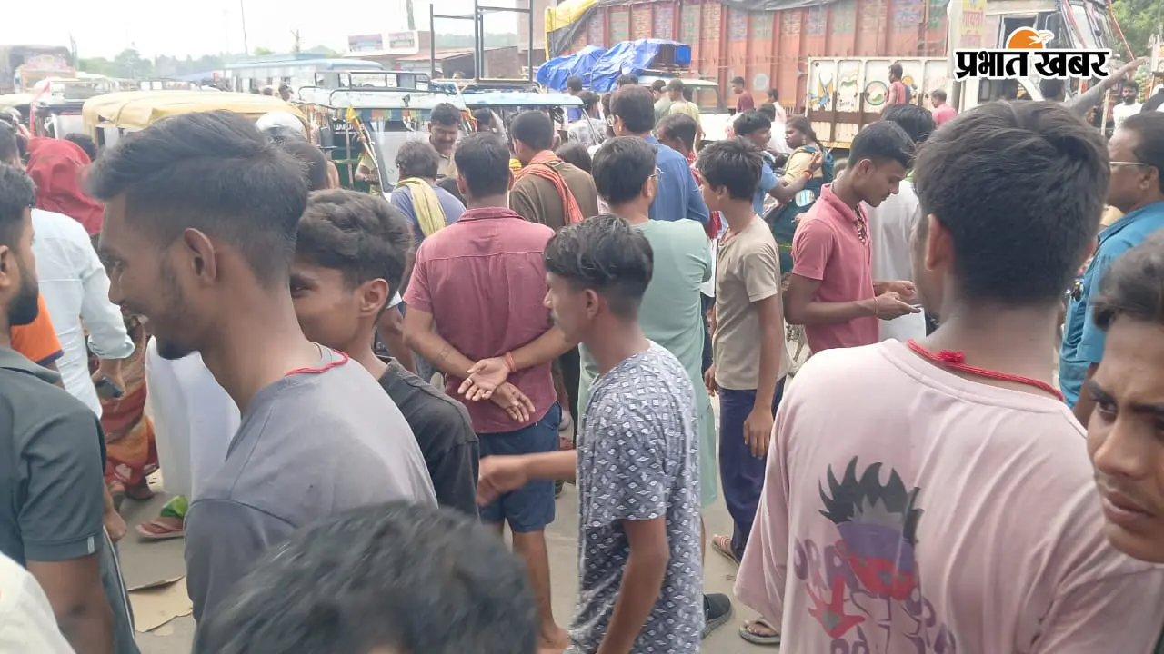 बेगूसराय : स्कूली छात्रों ने कर दिया एनएच 31 को जाम, स्कूल के रास्ते पर बन रहा है घर