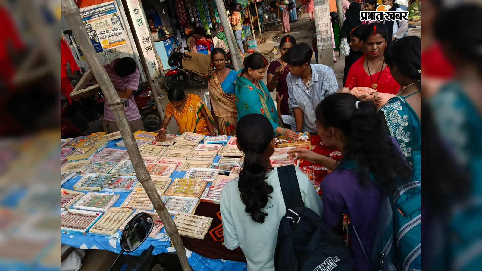 अरवल: रक्षाबंधन को लेकर सजे बाजार, राखियों और मिठाई दुकानों पर उमड़ी भीड़; सूर्योदय से सूर्यास्त तक रहेगा राखी बांधने का शुभ मुहूर्त