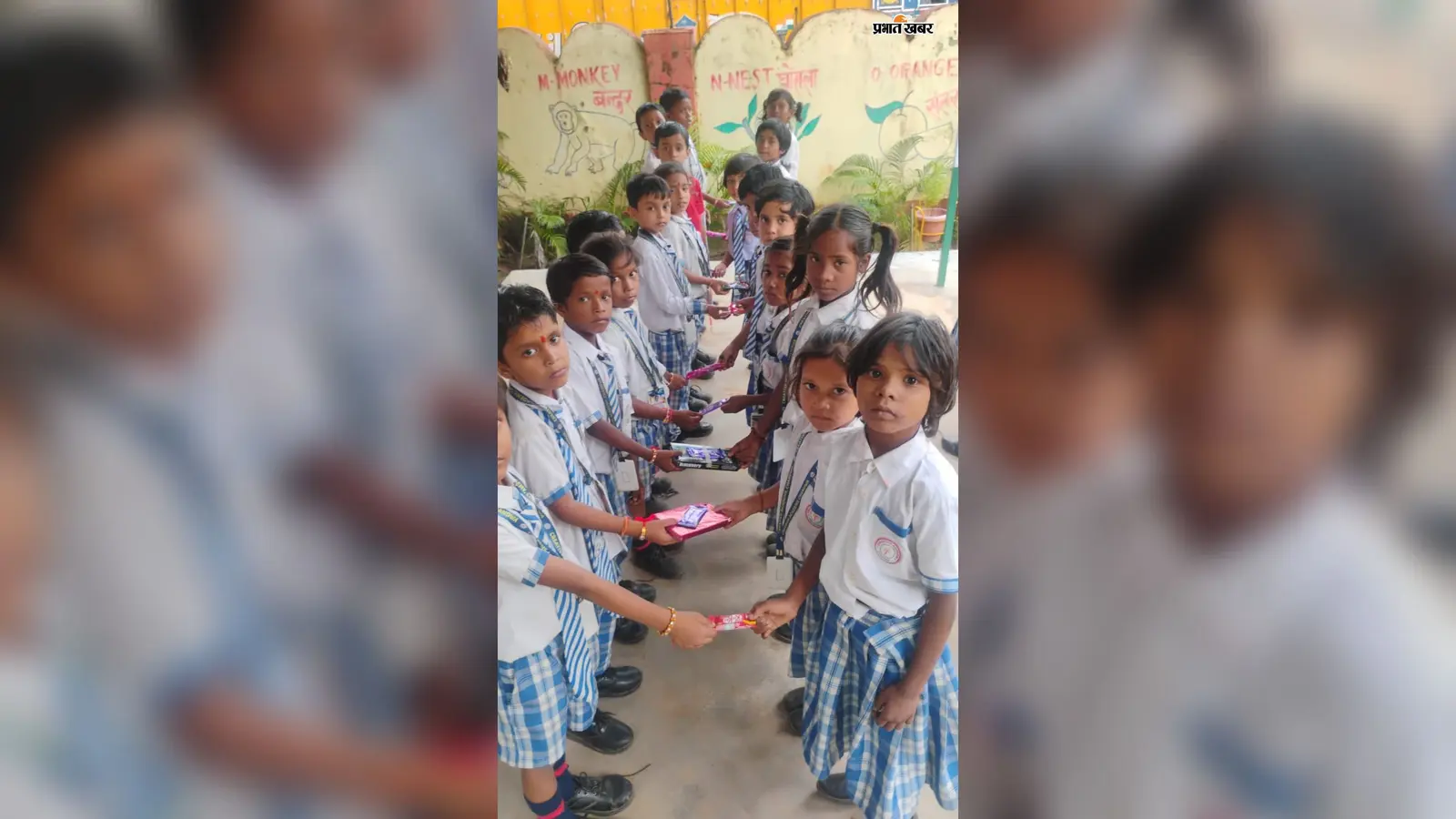 Latehar News: क्रिएटिव एकेडमी में रक्षाबंधन उत्सव, छात्राओं ने भाइयों की कलाई पर बांधी राखी