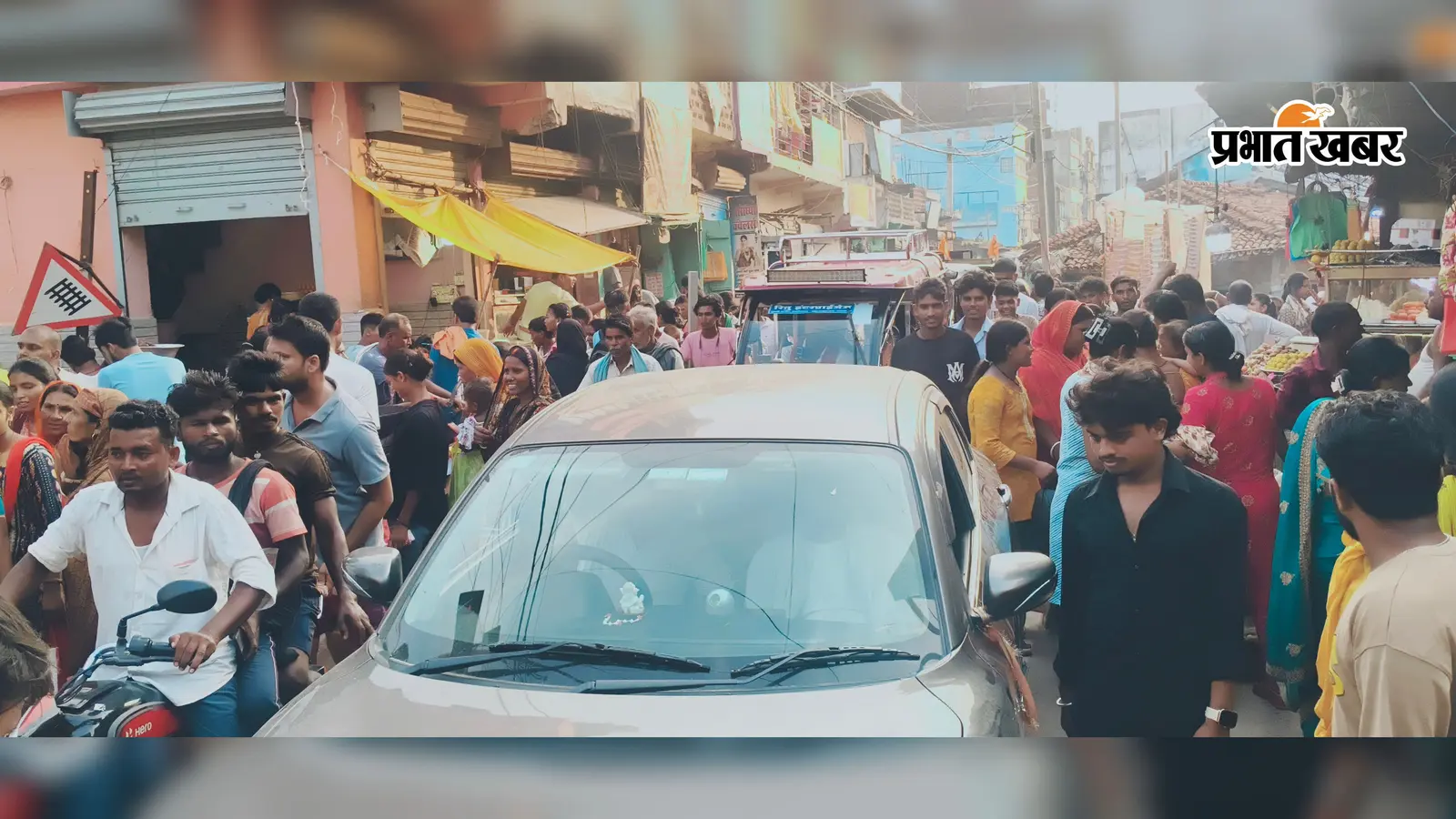 रक्षाबंधन की खरीदारी को उमड़ी भीड़, पीरी बाजार थाना चौक पर घंटों लगा जाम