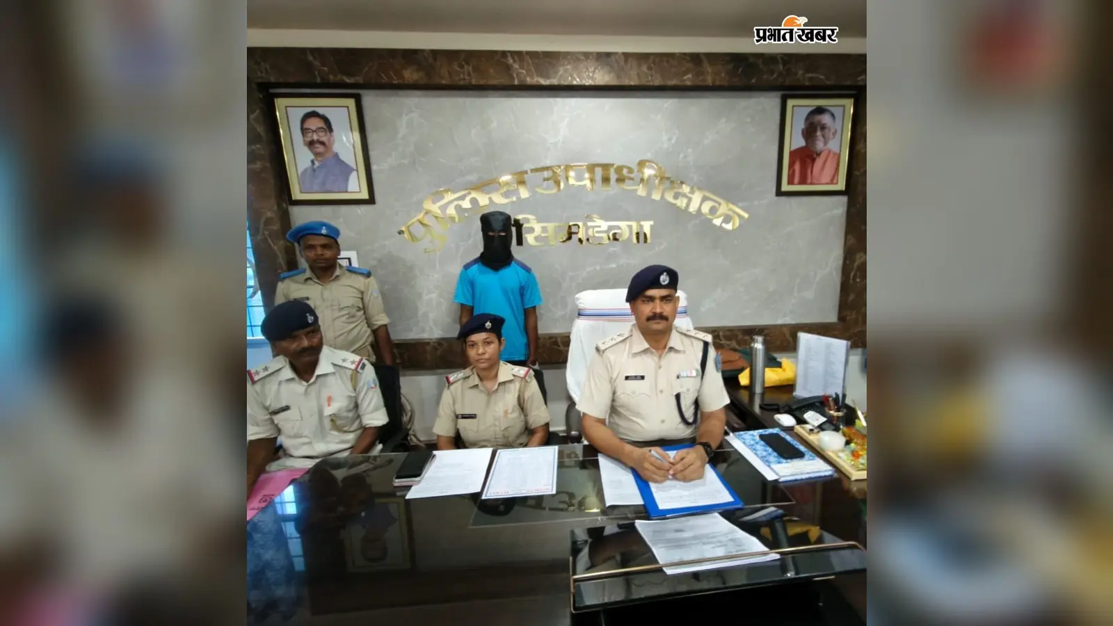 Simdega News: शादी का झांसा देकर युवती से यौन संबंध बनाने का आरोपी गिरफ्तार, घर से दबोचा