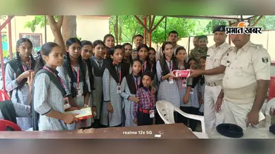 रोहतास में डीएम-एसपी को मिला बहनों का प्यार, सरस्वती विद्या मंदिर की छात्राओं ने बांधा रक्षा सूत्र; दोनों अधिकारी रह चुके हैं विद्यालय के पूर्व छात्र