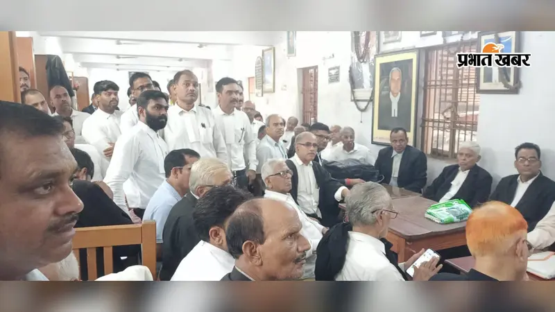 बक्सर: बीसीआई चेयरमैन मनन मिश्र के समर्थन में उतरा बक्सर अधिवक्ता संघ, आलोचना पर जताई नाराजगी