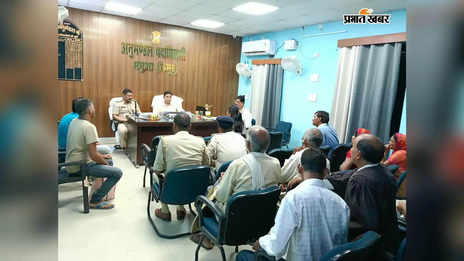 कैमूर में भूमि विवाद की समीक्षा बैठक से CO और थानाध्यक्ष रहे गायब, भभुआ एसडीएम ने मांगा स्पष्टीकरण