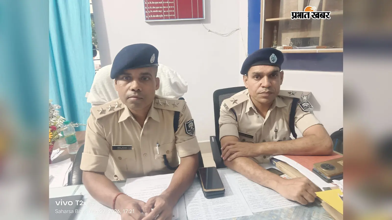 रिफ्यूजी कॉलोनी में पुलिस की दबिश, दो महिलाओं के पास मिले देसी पिस्तौल, बलवाहाट के नामजद की तलाश में बड़ा खुलासा