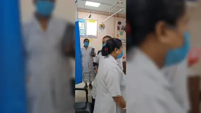 1500 रुपये के लिए प्रसूता को दो घंटे अस्पताल में टरकाने का आरोप, जांच के आदेश