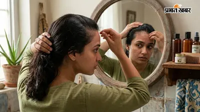 क्या आईने में हेयरलाइन पहले से पीछे दिख रही है? बालों में दिखने वाले इन बदलावों को न करें नजरअंदाज