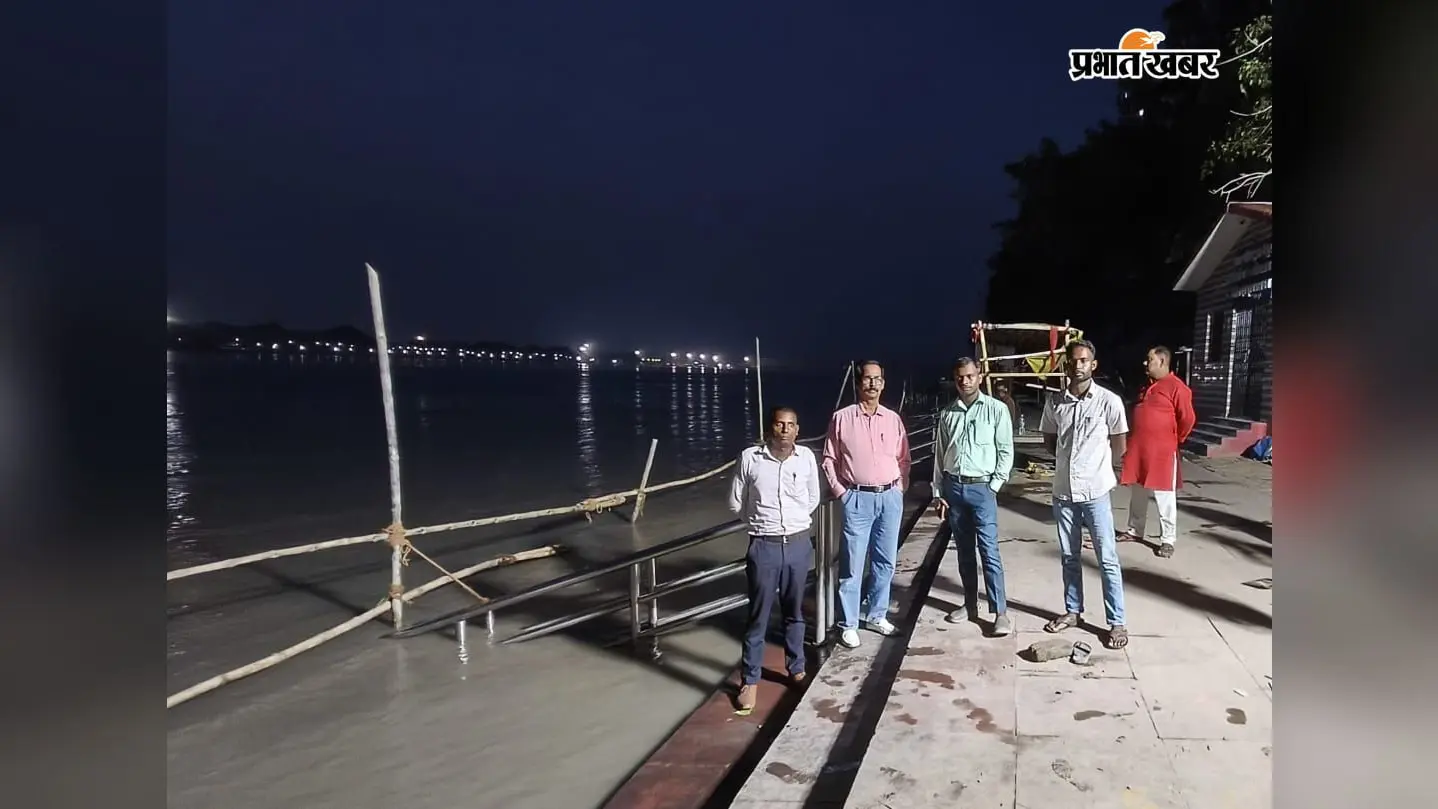 गंडक के बढ़ते जलस्तर से हाजीपुर में बढ़ी चिंता, घाटों का जायजा लेने पहुंचे अधिकारी