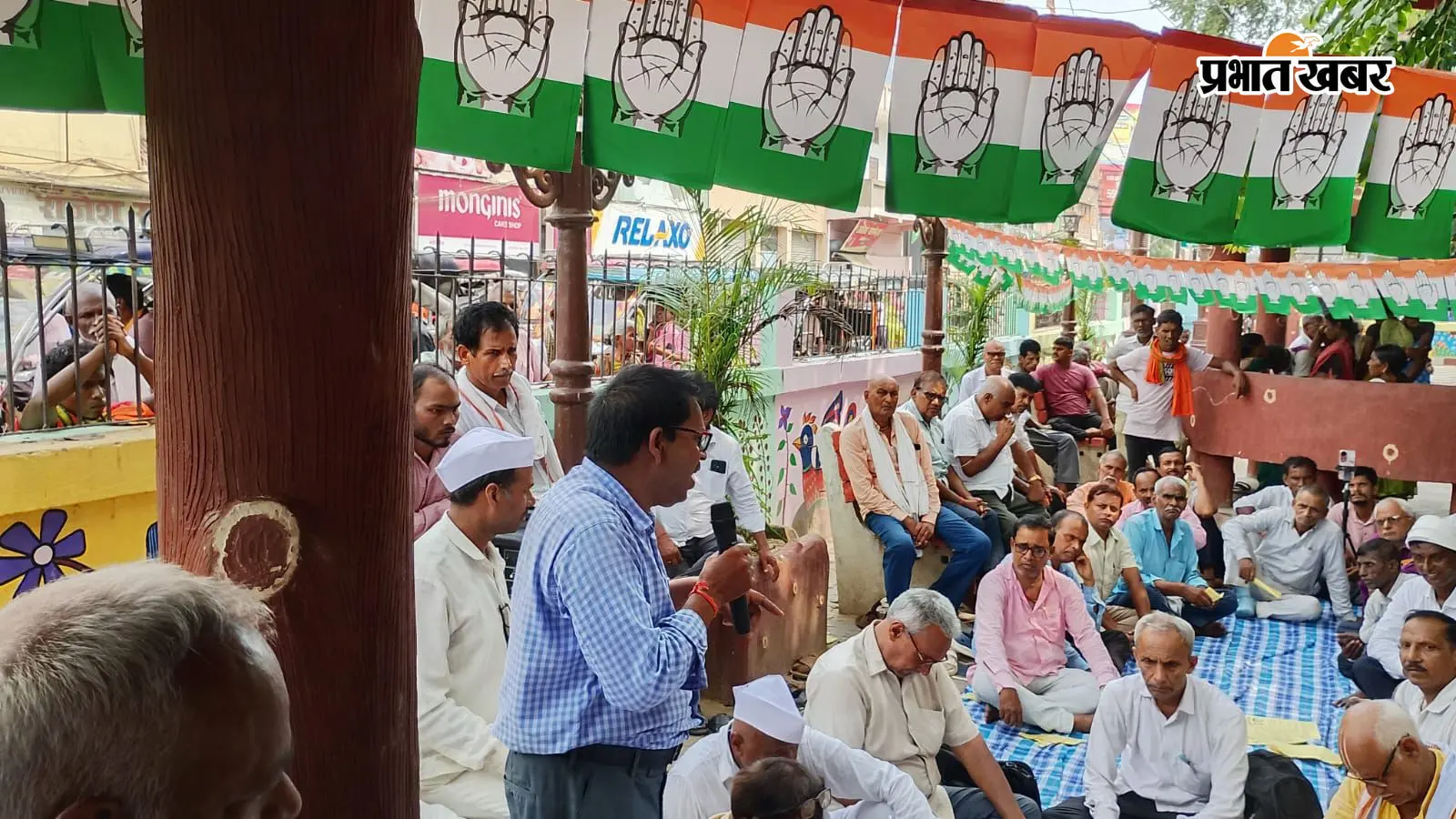 नवादा: वित्त रहित शिक्षा नीति समाप्त करने की मांग, कांग्रेस सेवादल ने किया धरना-प्रदर्शन