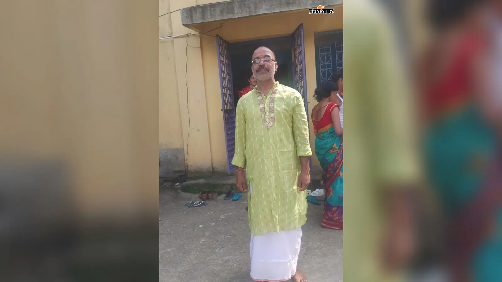 शेड के अंदर बैठे पोल्ट्री संचालक पर गिरी बिजली, देखें आगे क्या हुआ....