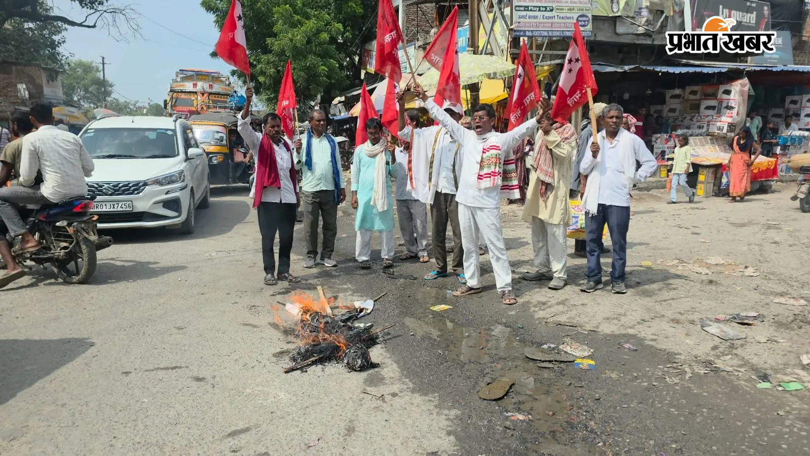 औरंगाबाद में महंगाई के खिलाफ भाकपा माले का विरोध मार्च, अंबा चौक पर पीएम का पुतला फूंका